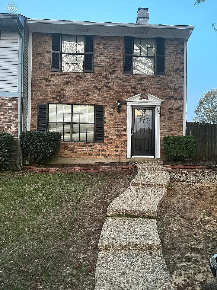 3 bed, 1.5 bath, 1289 sqft, $1,500 — Photo 1