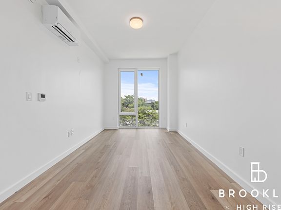 5th image of 50 E 10th St #546