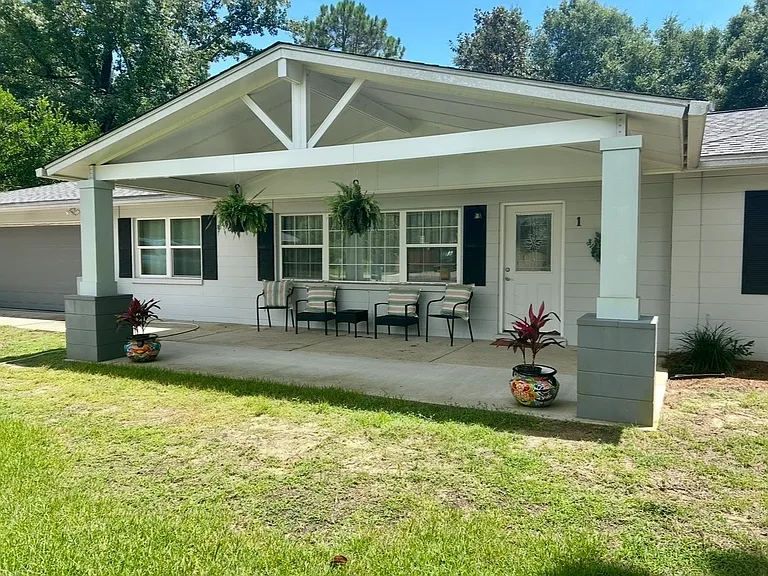 1 Buckingham Way — Photo 1