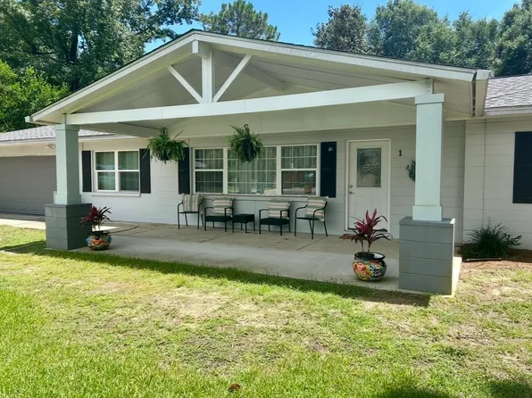 1 Buckingham Way, Shalimar, FL 32579