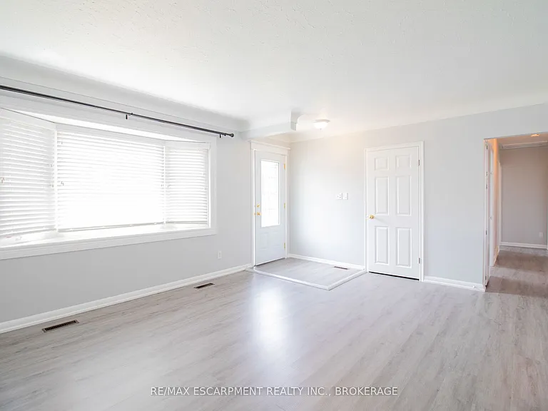 98 James St E #1 — Photo 2