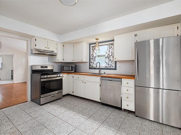 5th image of 480 S Saint Jacques St