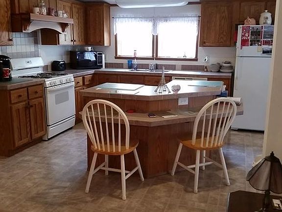 4th image of 300 Adams Dr