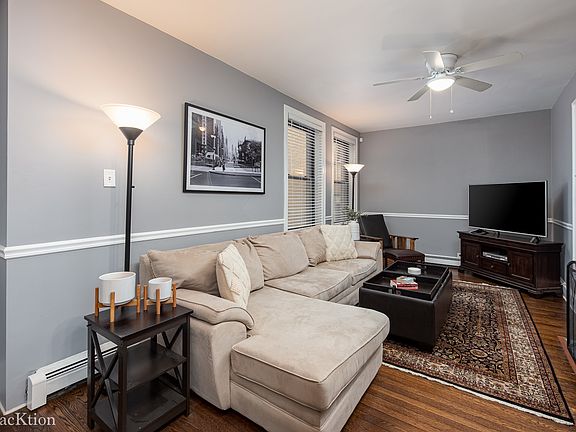5th image of 636 W Waveland Ave APT 2F