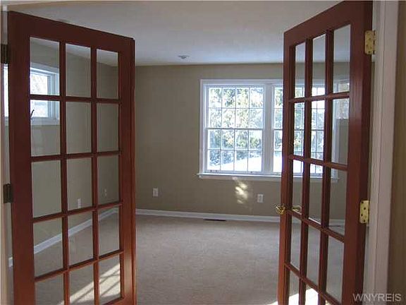 4th image of 934 McKinley Ave