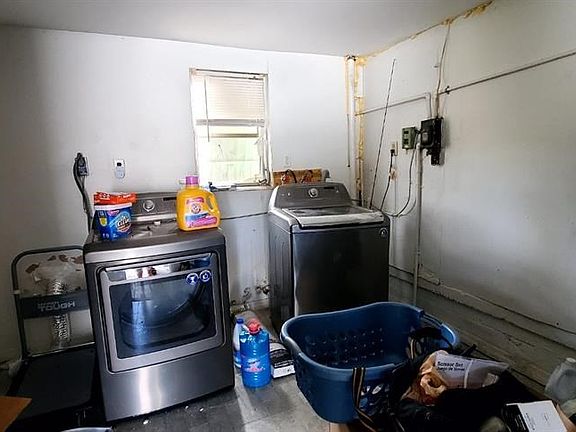 4th image of 541 62nd Ave S