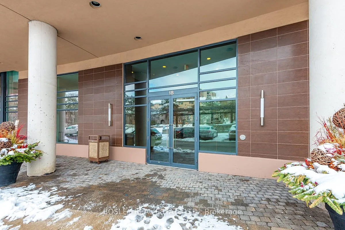 Building Photo - 18 Valley Woods Rd #808