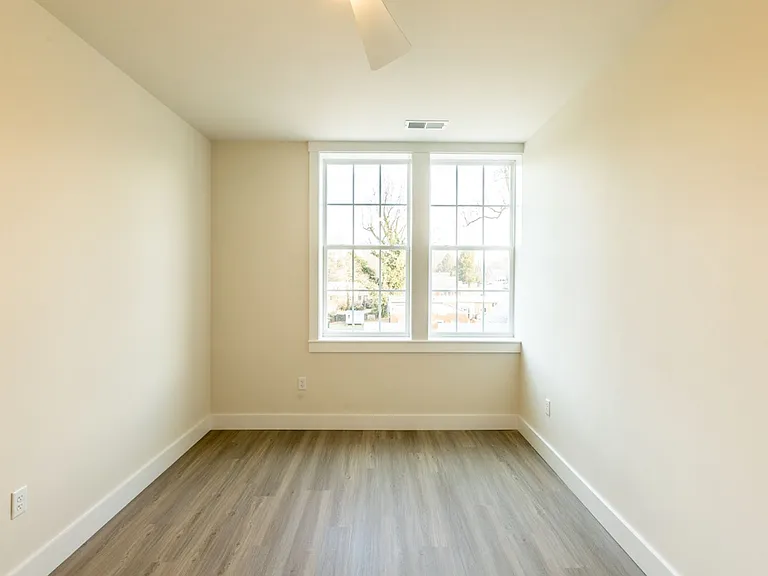 1135 Rose Hill Dr — Photo 40