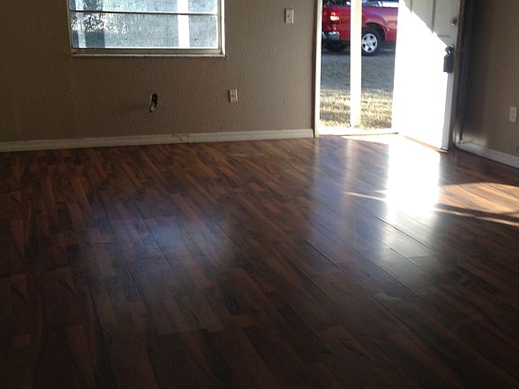 3rd image of 310 Railroad Ave