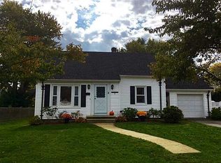 9 Kempsen St, Newport, RI 02840