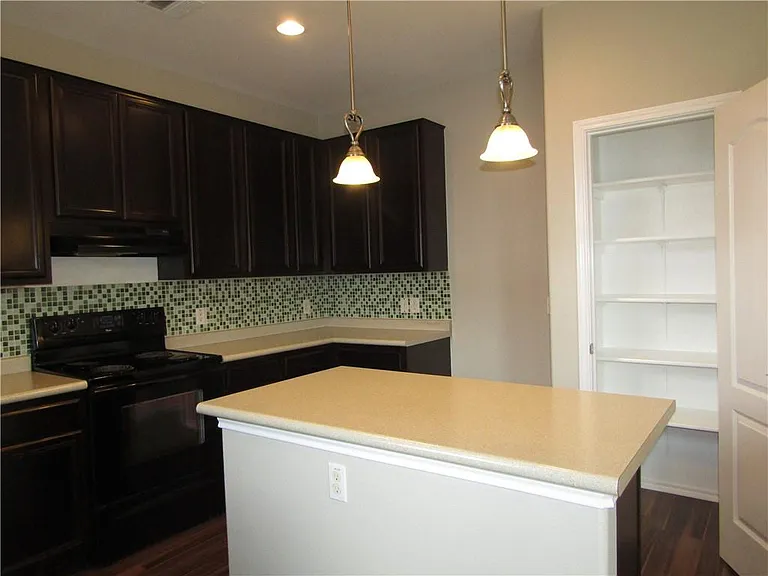 14200 Lake Victor Dr — Photo 49