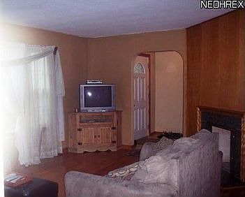 4th image of 914 Mapleview Dr