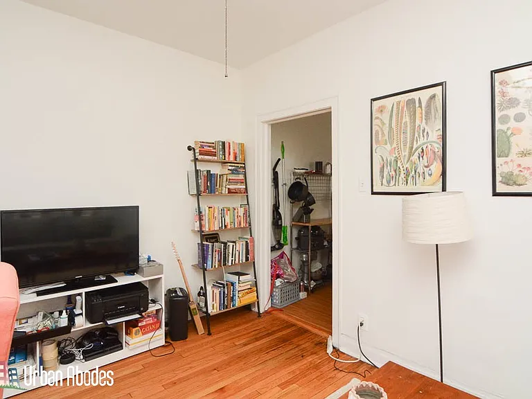 1933 W Crystal St #2AC — Photo 4