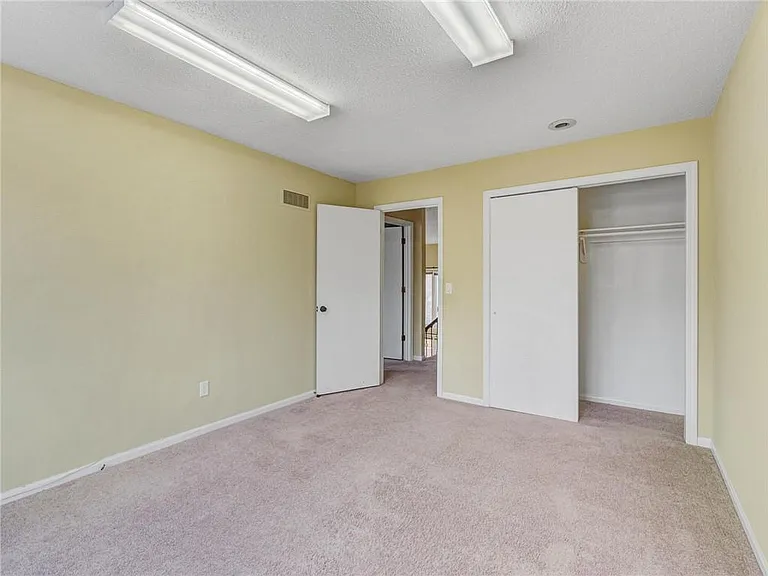 11411 Nieman Rd — Photo 22