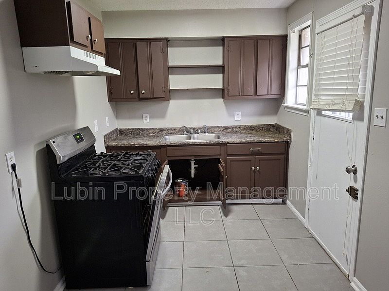2nd image of 1782 Marjorie St