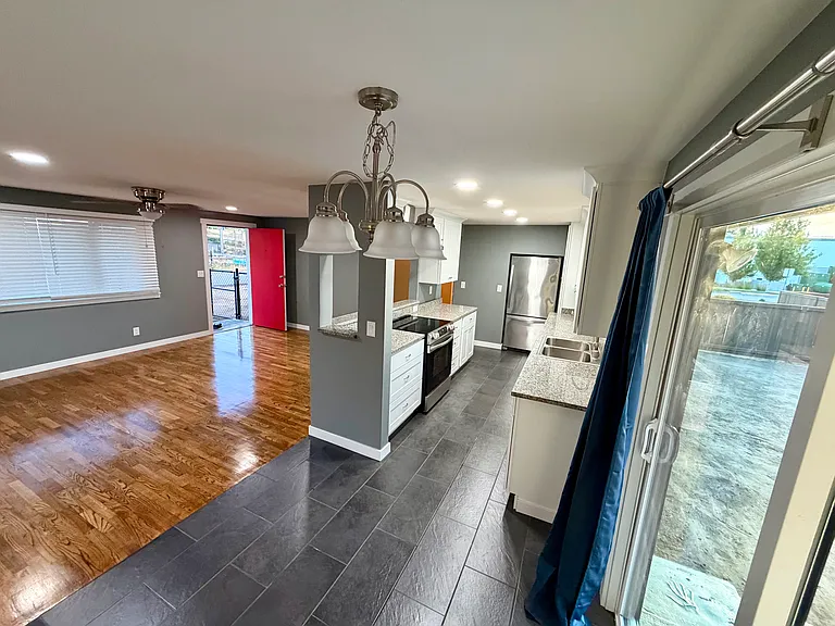 2406 S 207th St — Photo 9
