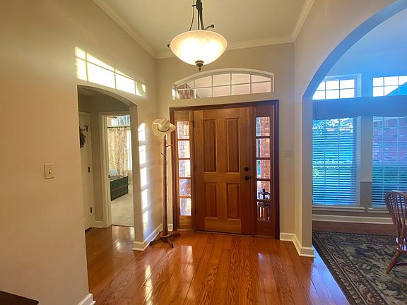 4th image of 1411 Victoria Dr