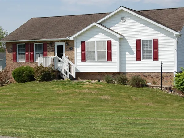5 Blackberry Ln, Grove City, PA 16127