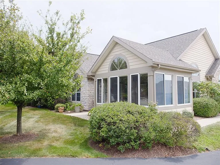 76 Villa Pointe Dr photo 1
