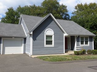 27 Meadow Lake Dr #27, Shelton, CT 06484