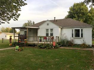 124 W Poplar St, Brownstown, IL 62418