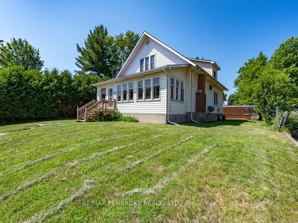33 Doran St, Petawawa, ON K8H 1R1