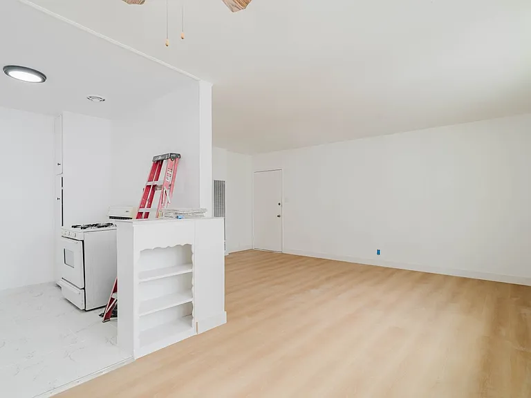 1217 N Kingsley Dr #4 — Photo 8