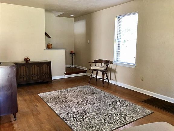 4th image of 1814 Seaton St