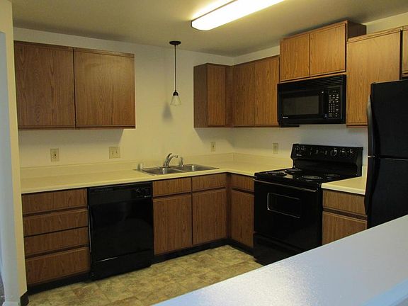 2nd image of 48 Queen Mary Dr