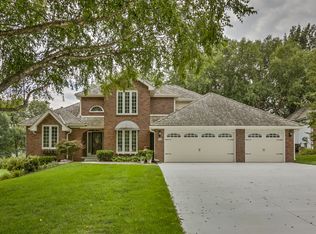 16343 Oak Cir, Omaha, NE 68130