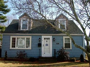 90 4th St, East Greenwich, RI 02818