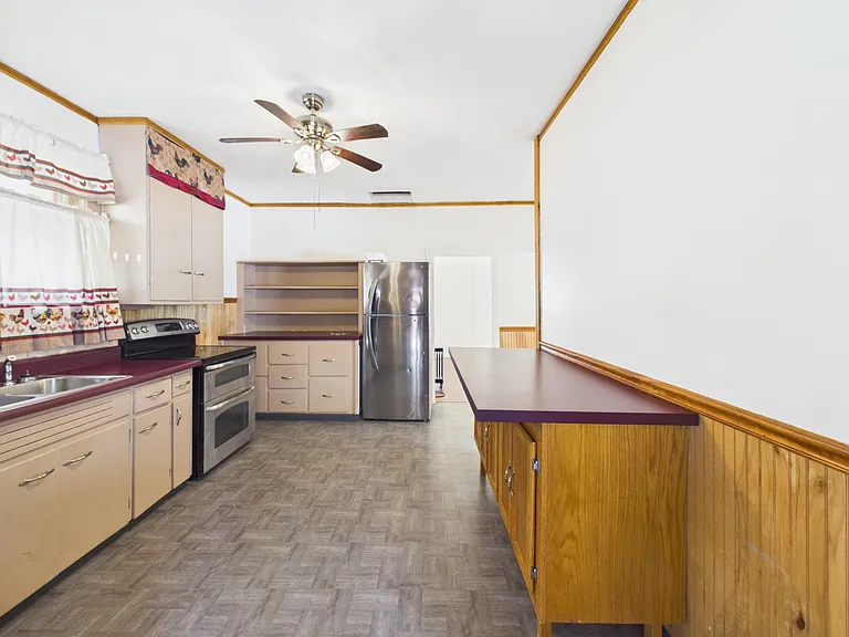 305 S Chelsea St — Photo 10