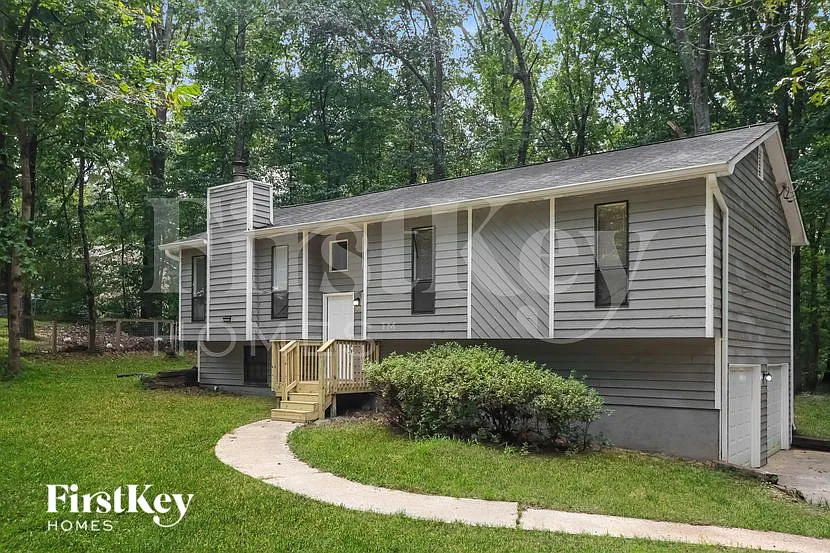 3 bed, 2.0 bath, 1184 sqft, $1,835 — Photo 2