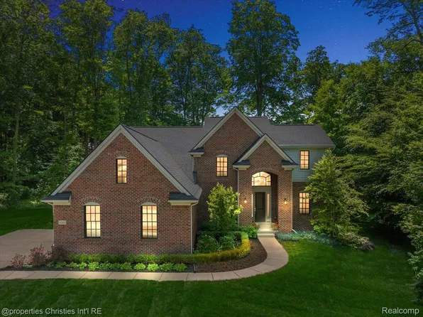 16463 Constance Ct, Northville, MI 48168