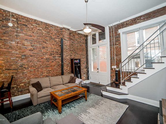 4th image of 325 E Market St APT 4