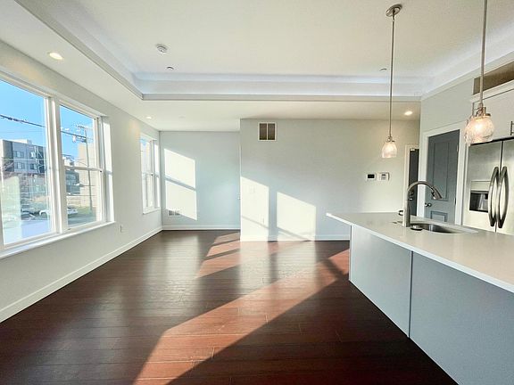 4th image of 1337 N Franklin St #2