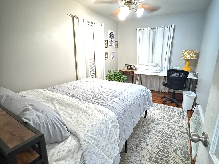 5716 Grosvenor Ln — Photo 11