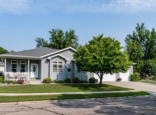 1506 Chestnut St, Grand Forks, ND 58201