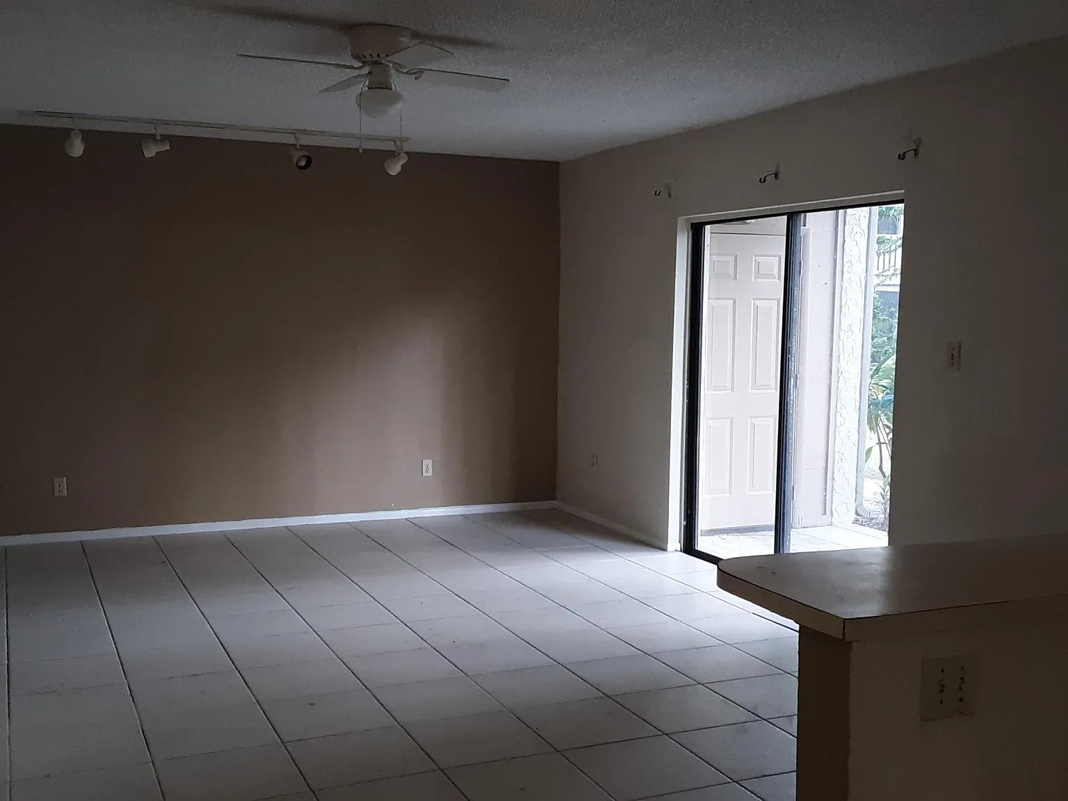 2 bed, 1100 sqft, $1,550 — Photo 3