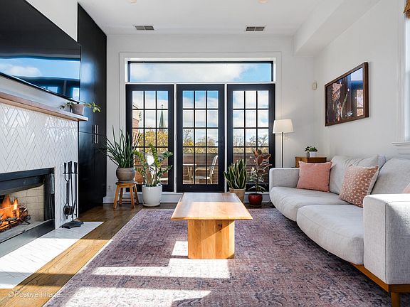 4th image of 2068 N Humboldt Blvd APT 3