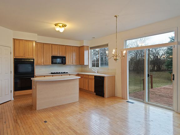 5th image of 2621 Fieldcrest Dr