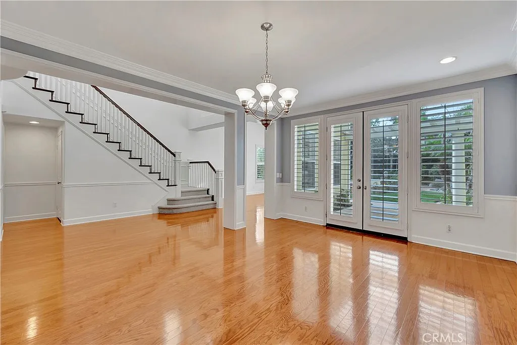 4 bed, 4.5 bath, 3804 sqft, $9,500 — Photo 4