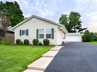 743 Navajo Dr, Carpentersville, IL 60110