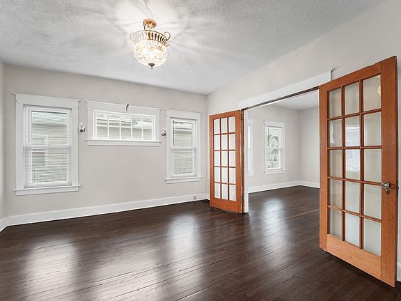 5th image of 44 Rotary Ave #2