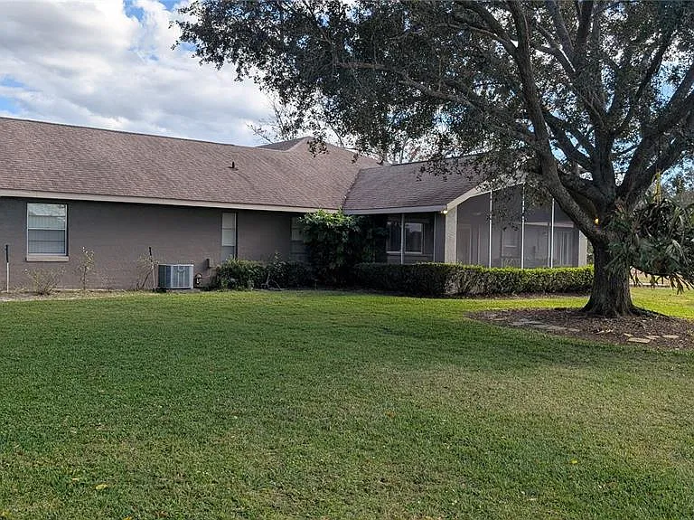 408 Lexington Dr — Photo 14