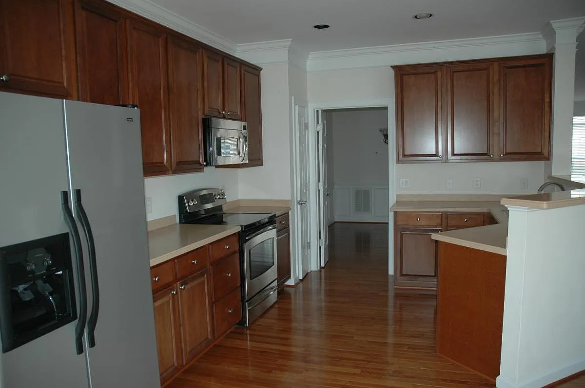4 bed, 3.5 bath, 2900 sqft, $2,800 — Photo 4