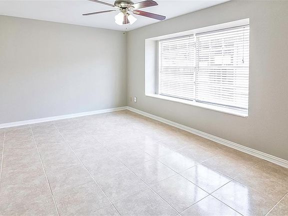 3rd image of 21 W Mountain Ln