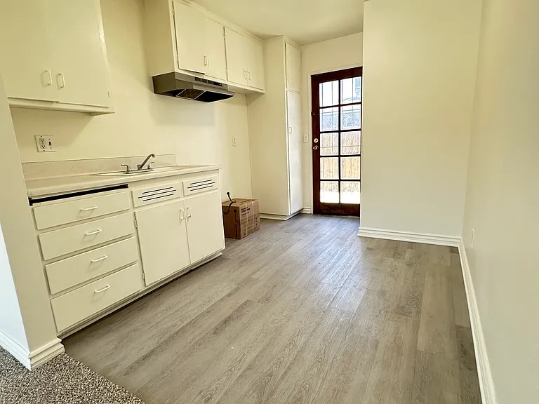1554 W Ramona Dr #B — Photo 2