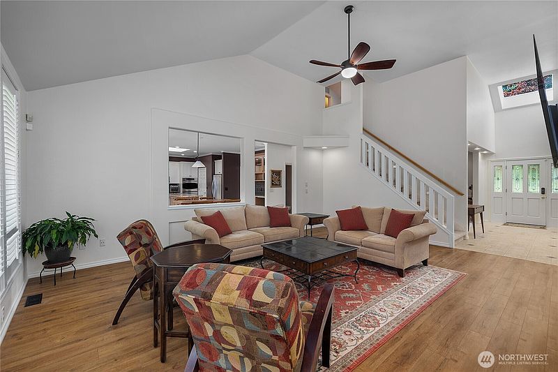 5th image of 3924 Prestwick Lane SE