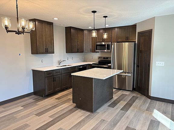 Furnished kitchen w/pantry